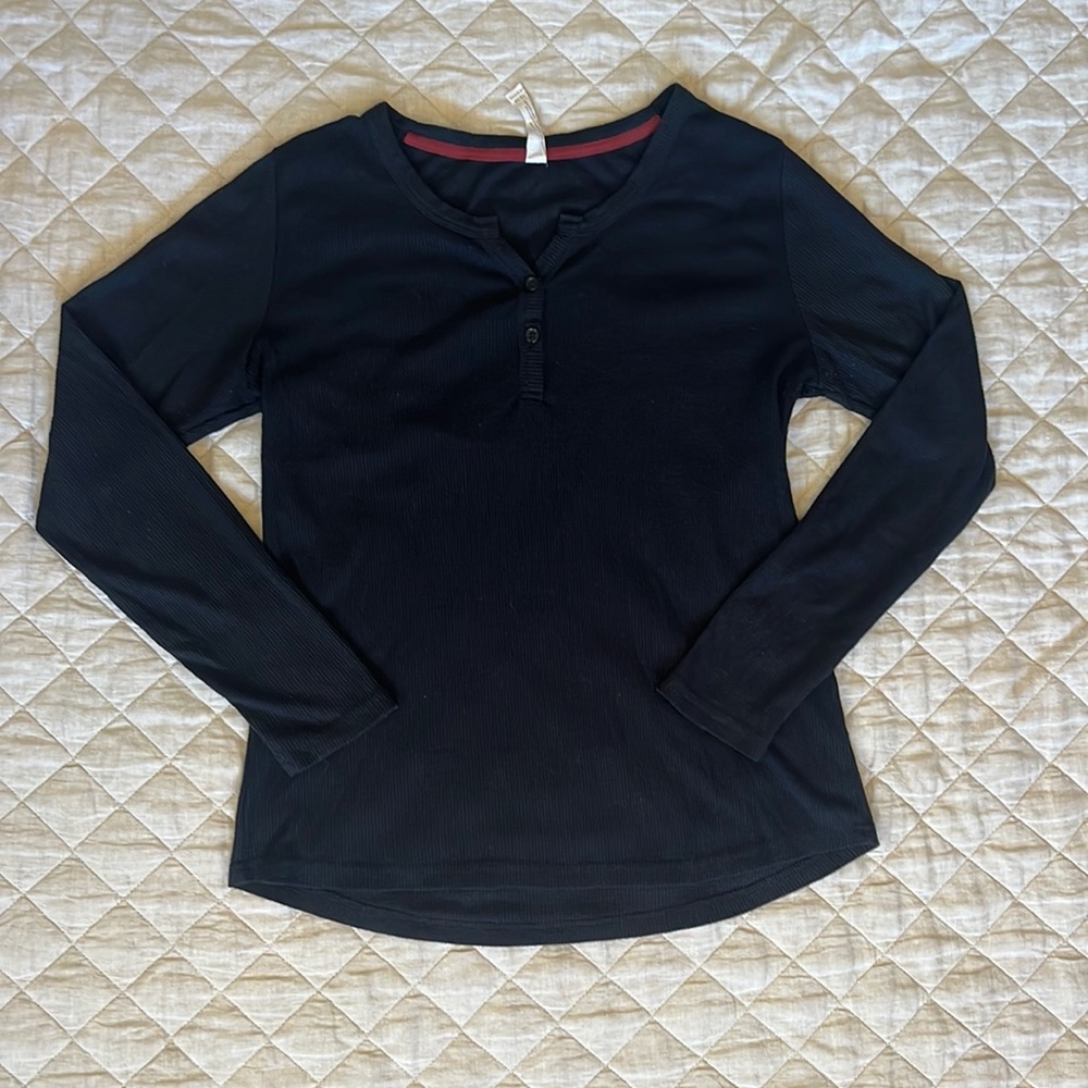 Black Long sleeve button Tee, size L